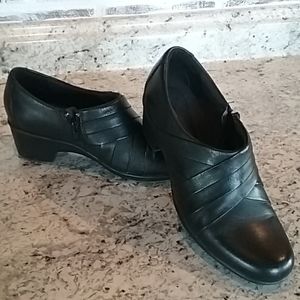 CLARKS black leather shoes Size 8M
